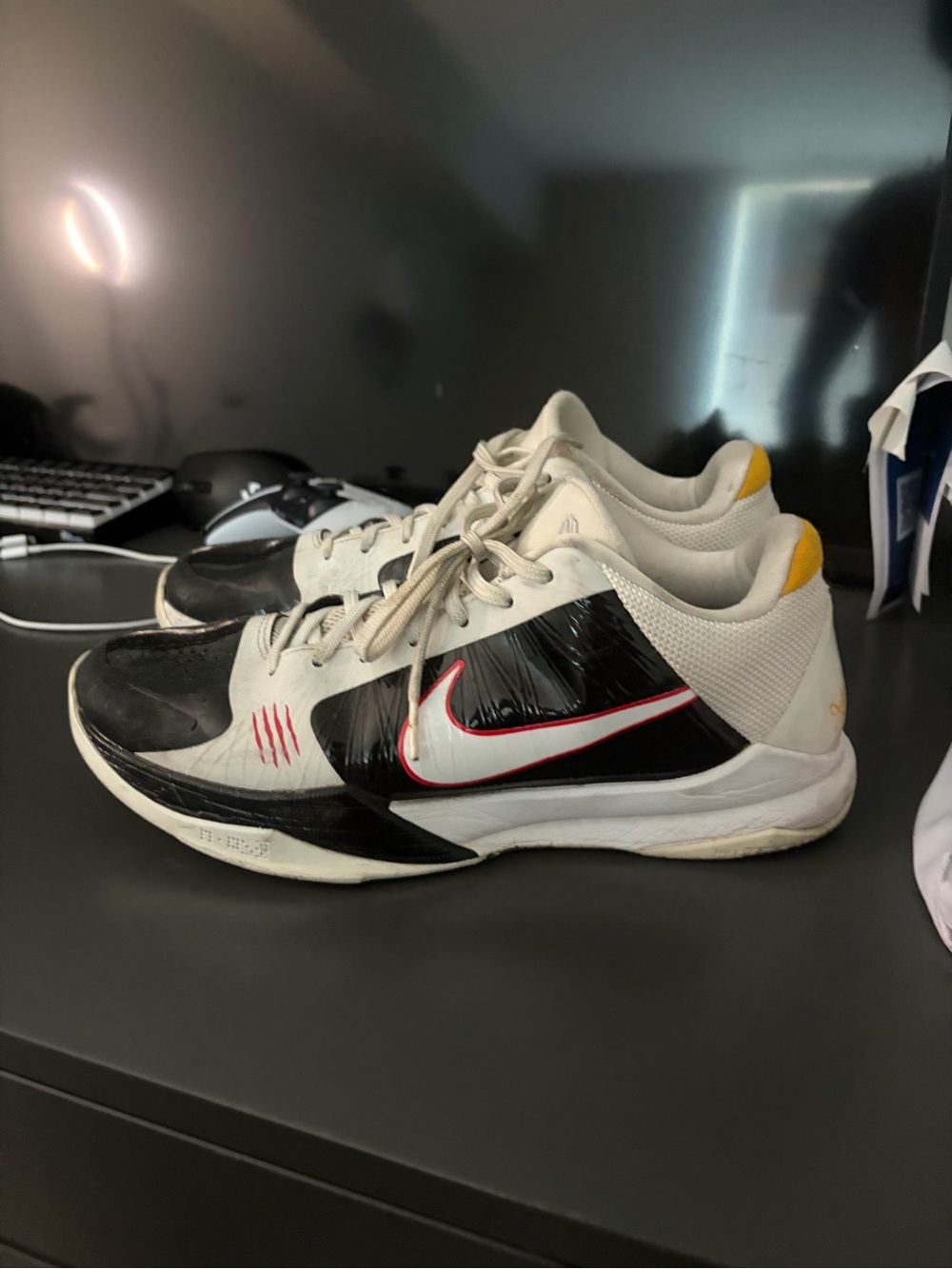 Kobe 5 Reverse Bruce Lee - Picture 2 of 6
